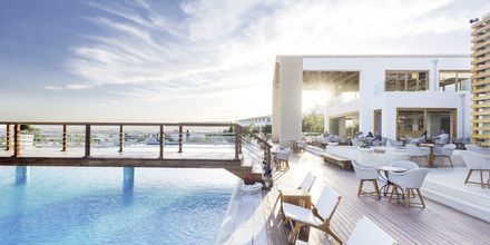 Poolområdet på hotell Mitsis Blue Domes Resort & Spa på Kos, Grekland.