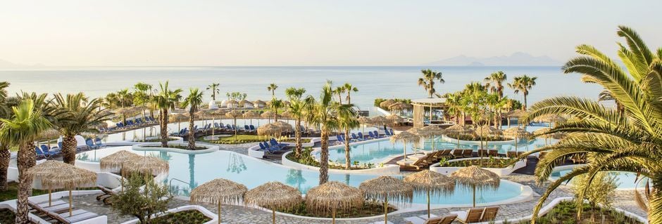 Poolområdet på hotell Mitsis Norida Beach Hotel på Kos, Grekland.