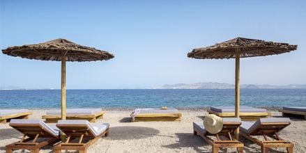 Stranden vid hotell Mitsis Ramira Beach Hotel i Psalidi, Kos.