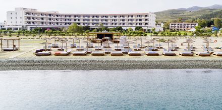 Stranden vid hotell Mitsis Ramira Beach Hotel i Psalidi, Kos.