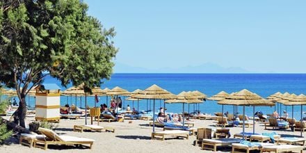 Stranden vid hotell Mitsis Blue Domes Resort & Spa i Kardamena på Kos, Grekland.