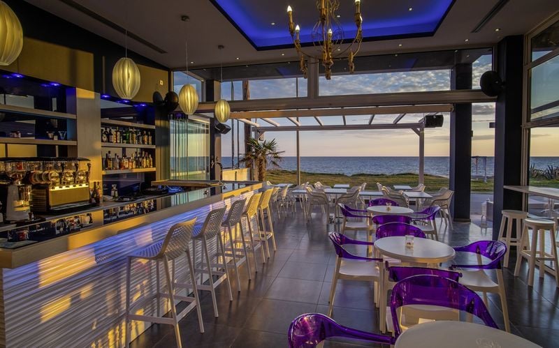 Bar på hotell Must i Kanali, Grekland.