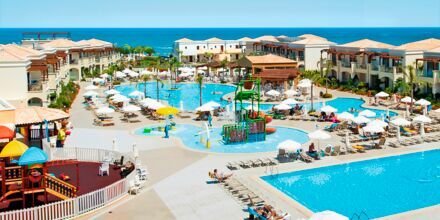 Poolområdet på hotell Mythos Beach Resort i Afandou, Rhodos.