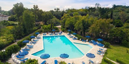 Poolområdet på hotell Livadi Nafsika i Dassia på Korfu, Grekland.