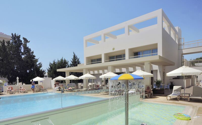 Bilder från hotellet Nelia Gardens - nummer 1 av 7