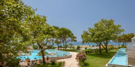 Ninos Grand Beach Hotel & Resort sommar -24
