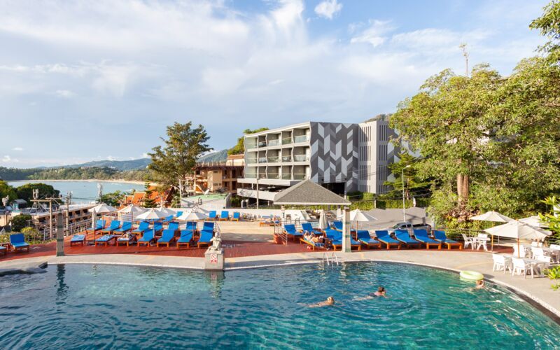 Pool på Orchidacea Resort vid Kata Beach, Phuket, Thailand.