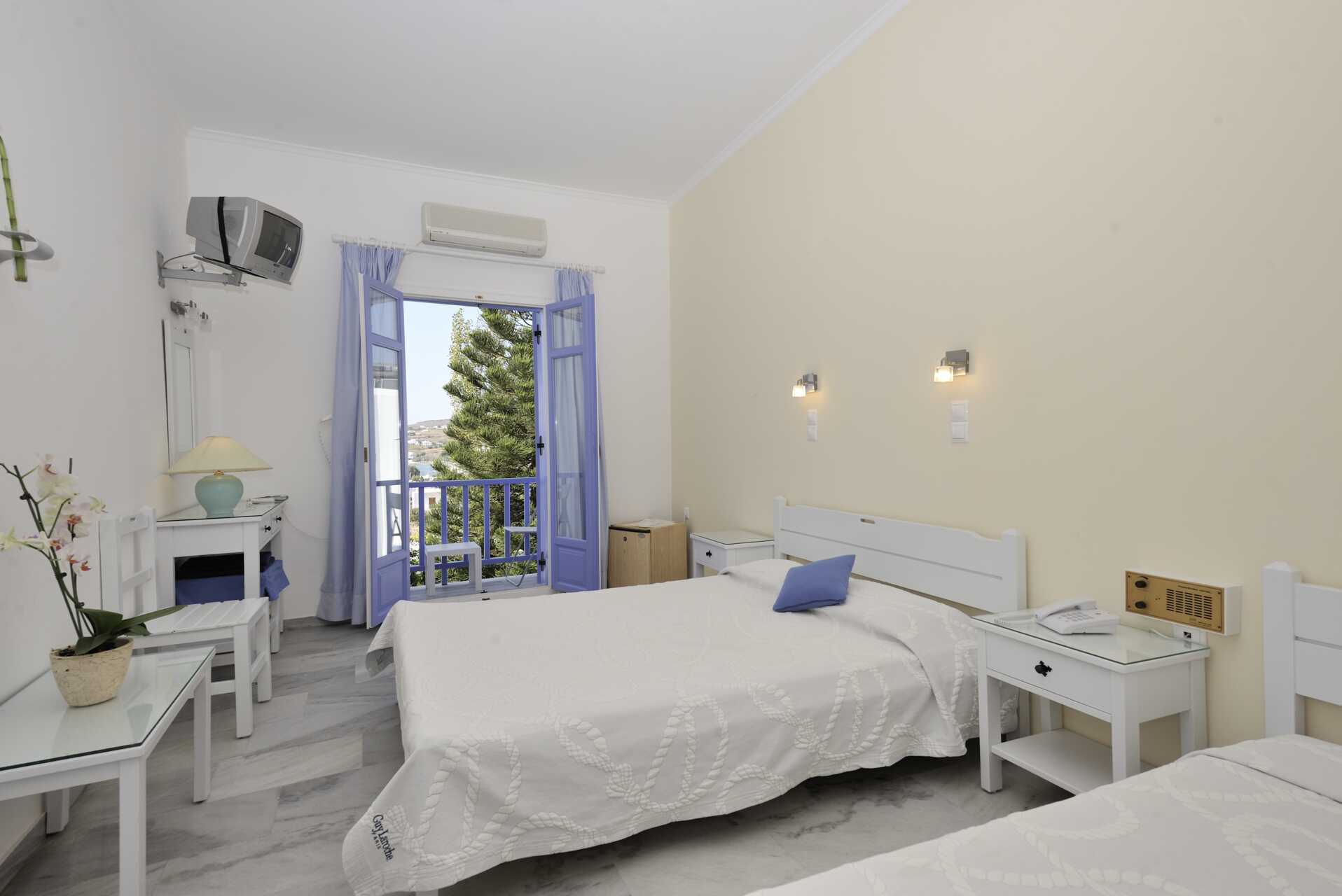 Dubbelrum på hotell Panorama i Paikia på Paros.