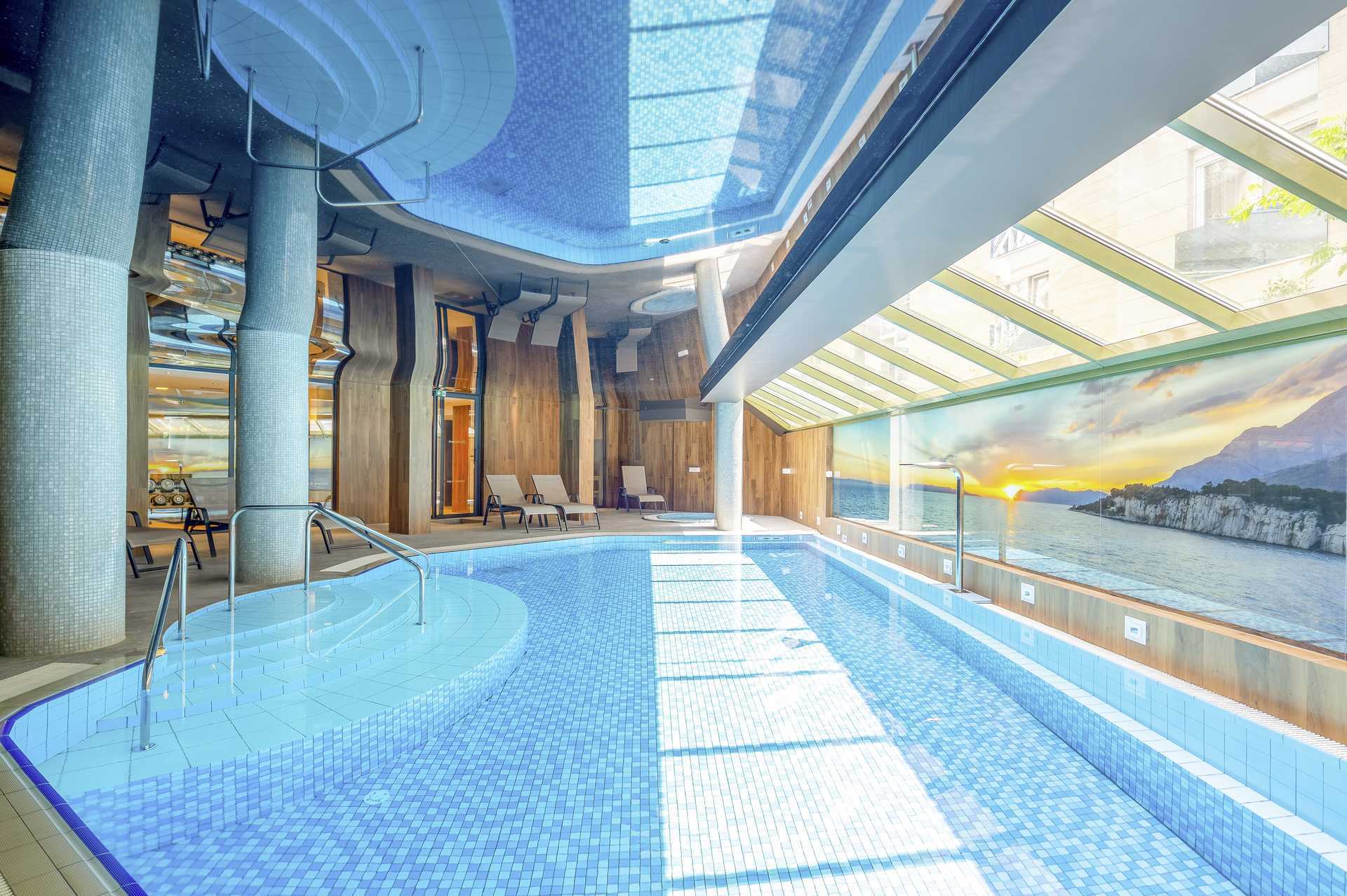 Inomhuspoolen på hotell Park i Makarska.