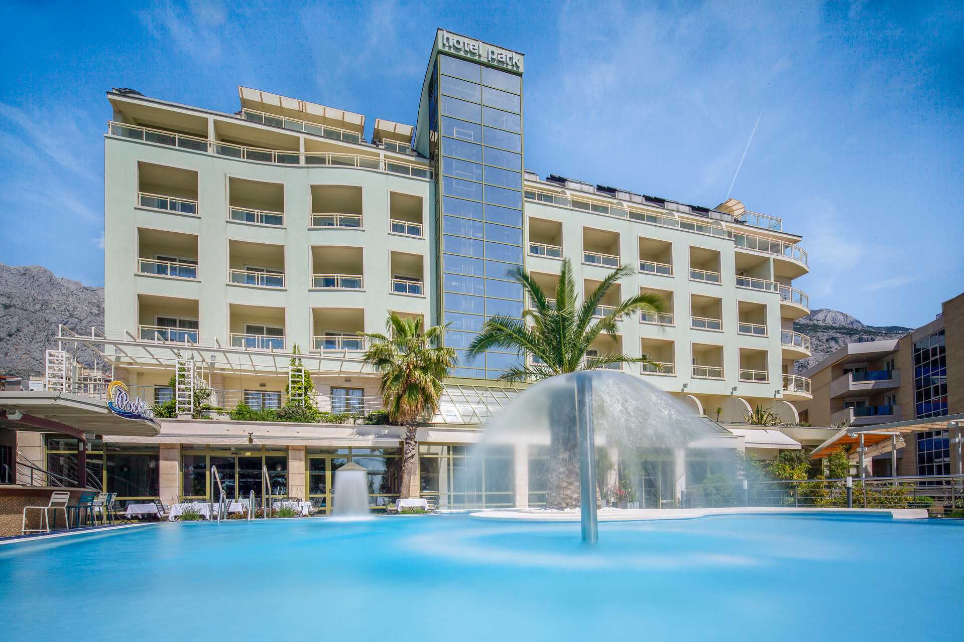 Poolen på hotell Park i Makarska.