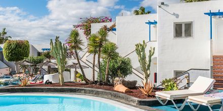 Poolområdet på hotell Parque Tropical i Puerto del Carmen på Lanzarote, Kanarieöarna.