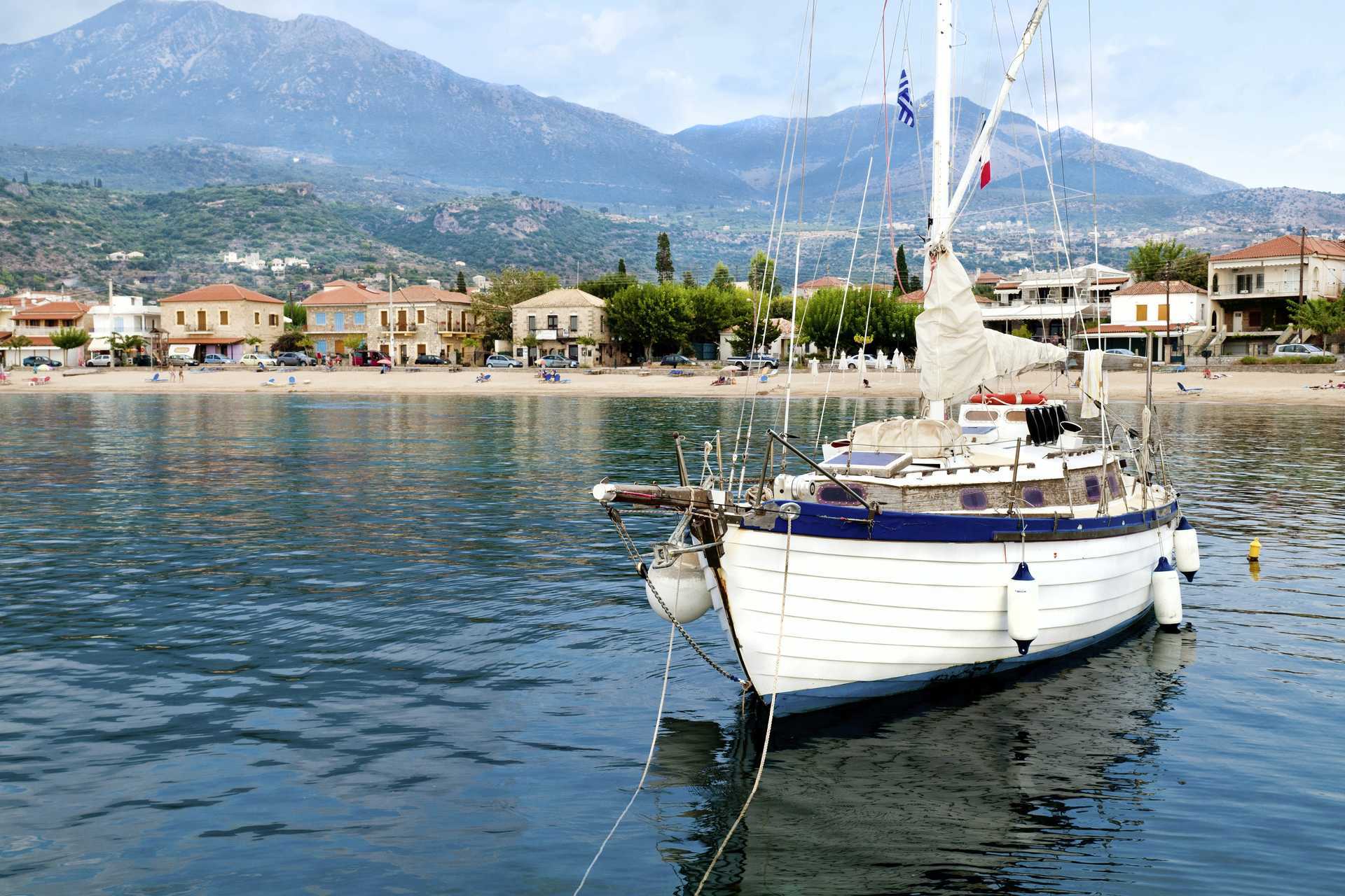 Stoupa Beach i Stoupa på Peloponnesos, Grekland.