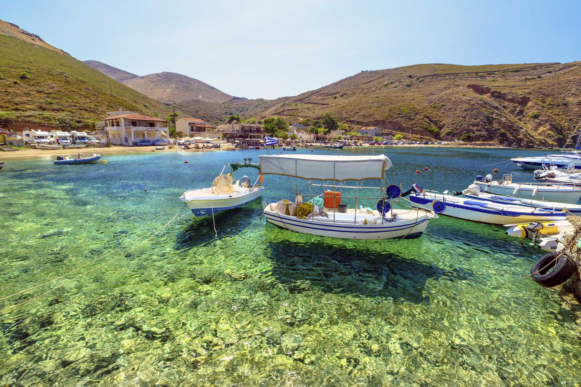 Hamn i Porto Kagio, Peloponnesos, Grekland.