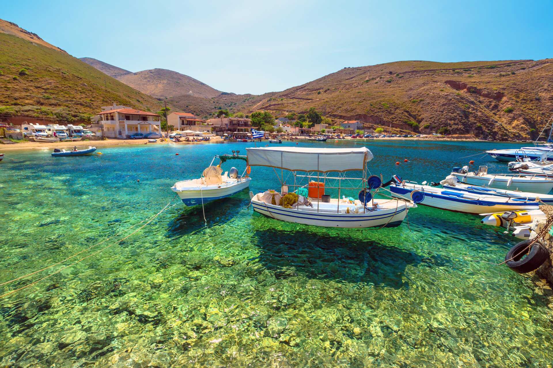 Hamn i Porto Kagio, Peloponnesos, Grekland.