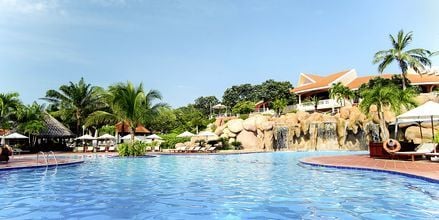Poolområdet på hotell Phu Hai Resort i Phan Thiet, Vietnam.
