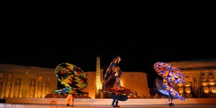 Upplev häftiga kvällsshower på Alf Leila Wa Leila Waterpark i Hurghada.