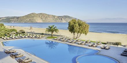Poolområdet på hotell Pilot Beach i Georgioupolis på Kreta, Grekland.