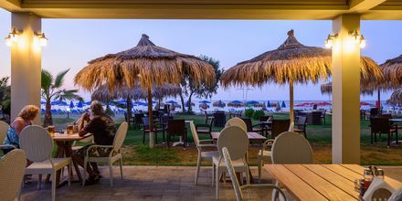 Restaurang och bar på hotell Platanias Mare i Platanias, Kreta.