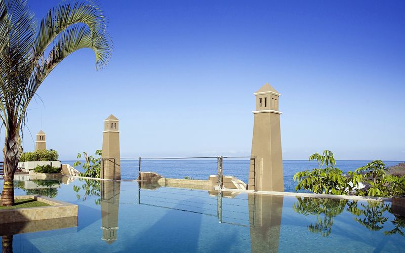 Poolen på hotell Playa Calera på La Gomera, Kanarieöarna.