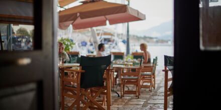 Frukostservering på hotell Polixeni i Pythagorion på Samos, Grekland.