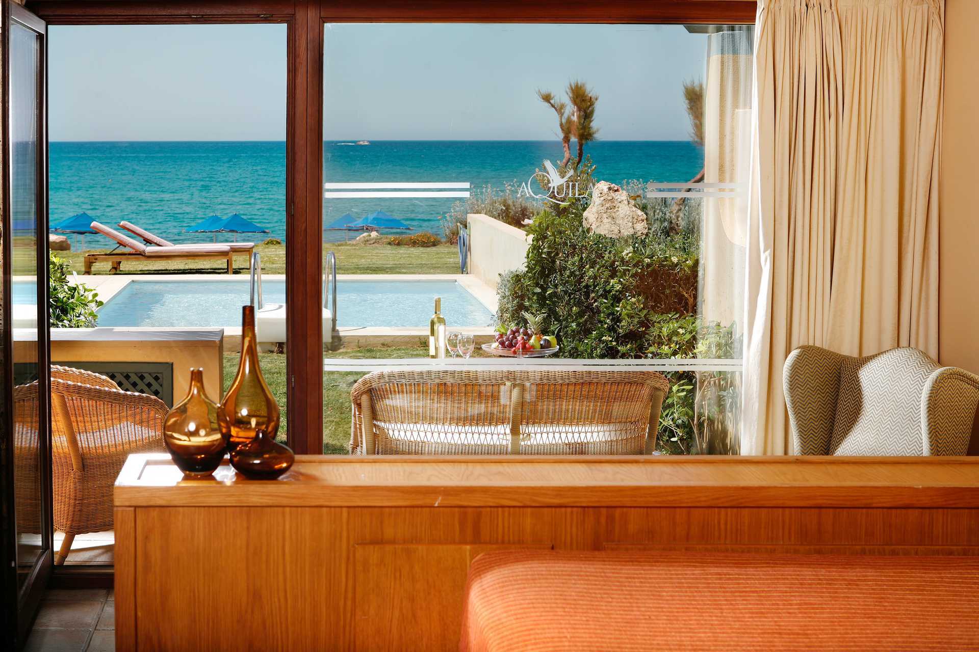 Pool Bungalow med privat pool på hotell Aquila Rithymna Beach på Kreta, Grekland.