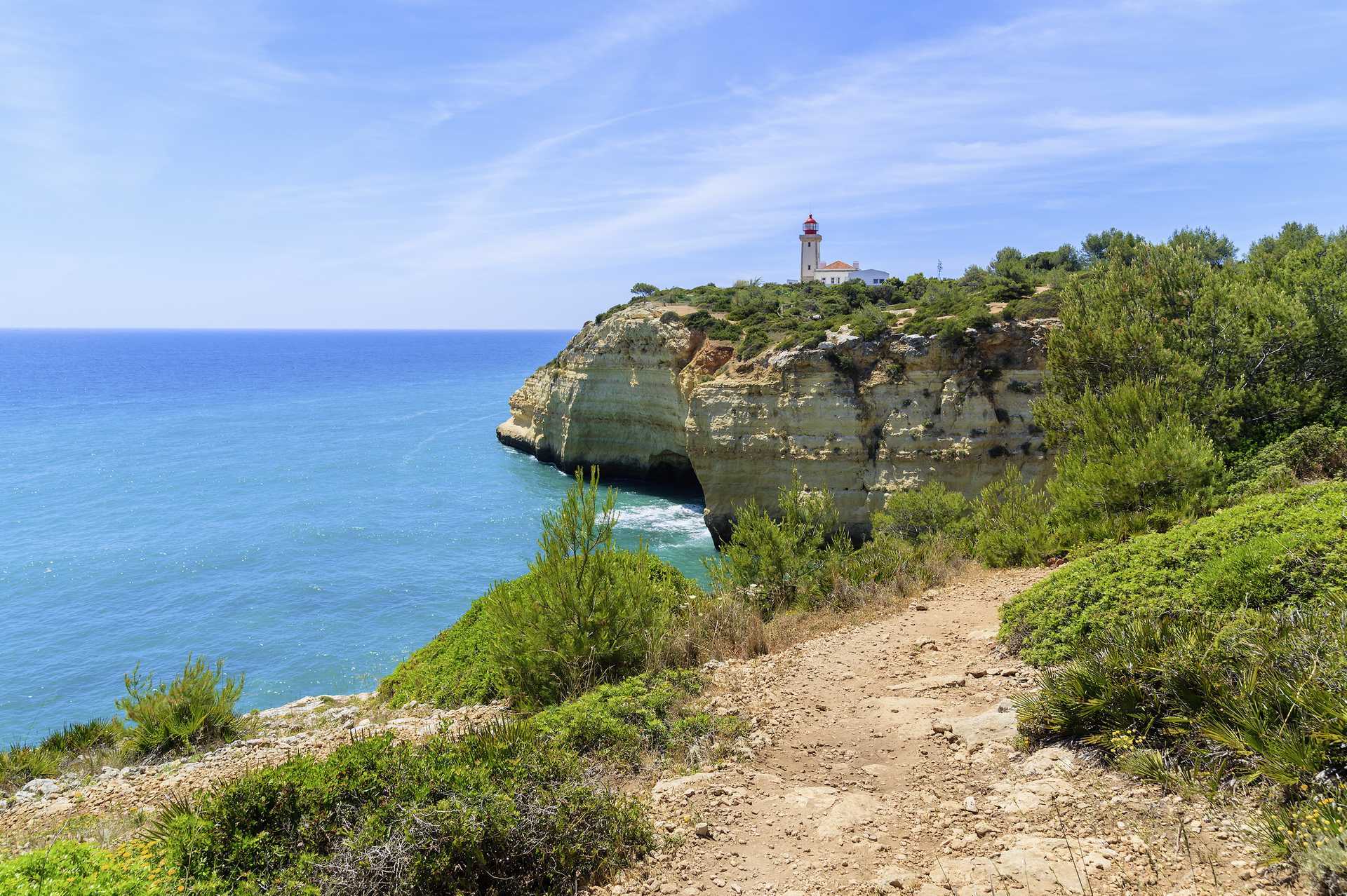 Härliga vandringsleder längs med Algarvekusten.