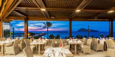 Restaurang på hotell Porto Platanias på Kreta.