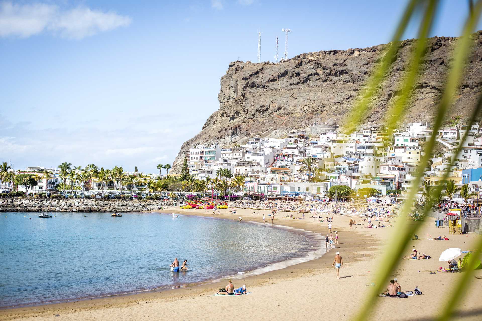 Stranden i Puerto de Mogán på Gran Canaria, Spanien.
