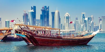 Doha är en modern stad, fylld av arabiska anor. Här är träbåten Dhow.