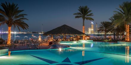 Pool på hotell Radisson Blu Hotel & Resort Abu Dhabi Corniche i Abu Dhabi.