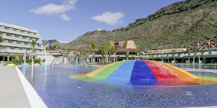 Barnpool på Radisson Blu Resort & Spa i Puerto de Mogán på Gran Canaria.