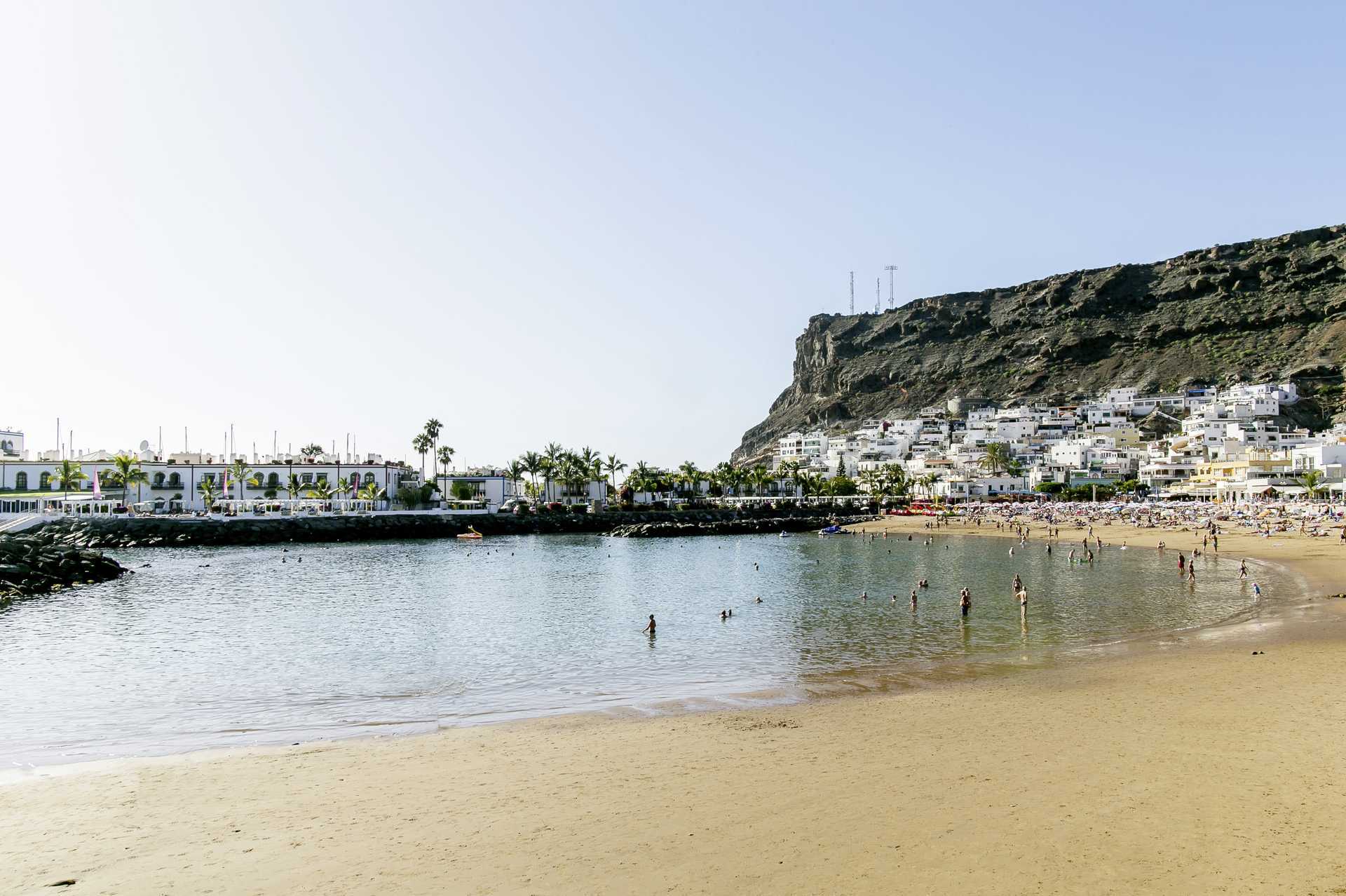 Stranden vid Radisson Blu Resort & Spa i Puerto de Mogán på Gran Canaria.