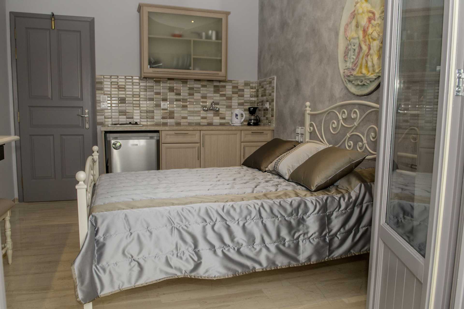 Renoverad enrumslägenhet på Polydefkis.