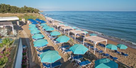 Stranden vid hotell Rethymno Mare Resort, Grekland.