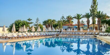 Poolområdet på hotell Rethymno Mare Resort, Grekland.