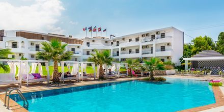Poolområde på hotell Rethymno Residence vid Rethymnon kust på Kreta, Grekland.