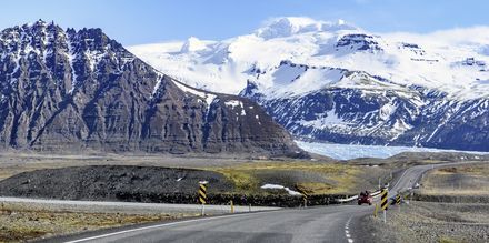 Ett hett tips är att hyra bil och åka runt på Island!