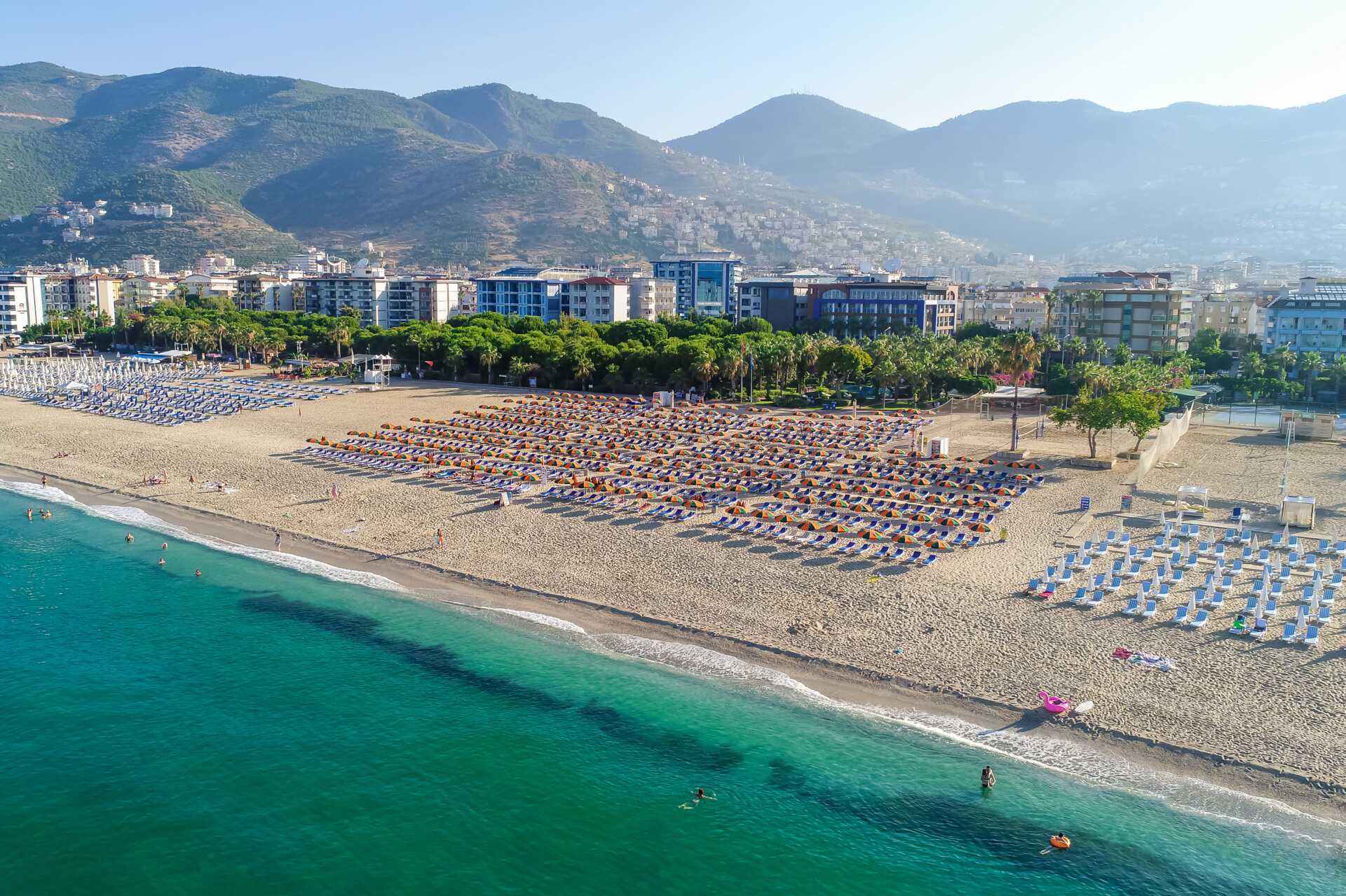Stranden vid hotell Riviera i Alanya, Turkiet.