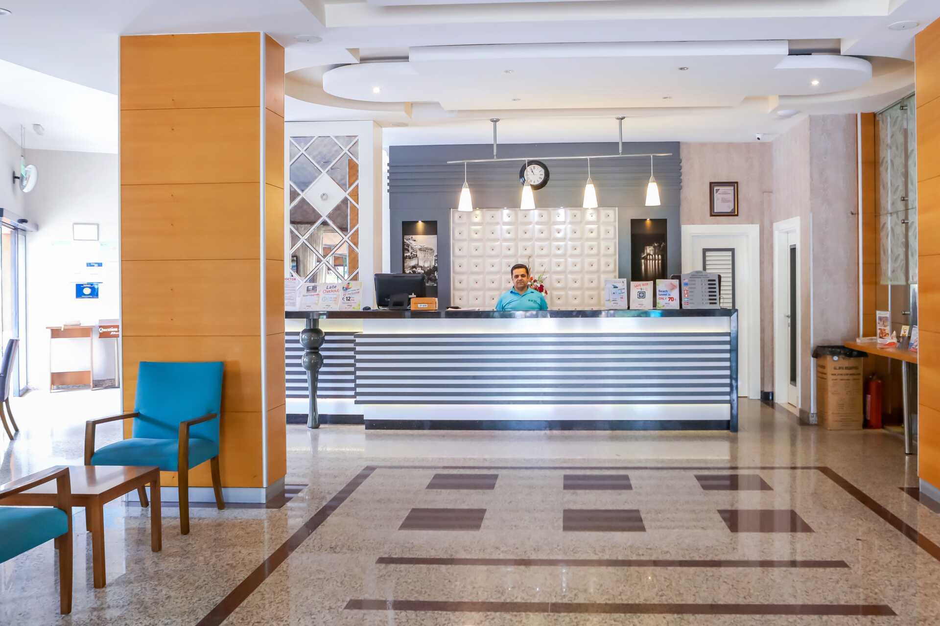 Receptionen på hotell Riviera i Alanya, Turkiet.