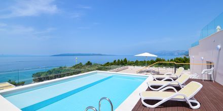 Tvårumslägenhet med delad pool på hotell Apollo Mondo Family Romana i Makarska, Kroatien.