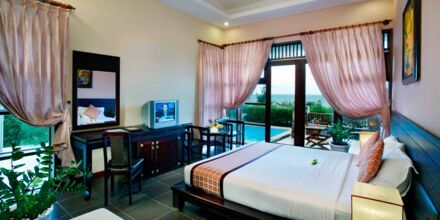 Deluxerum i bungalow på hotell Romana Resort i Phan Thiet, Vietnam.