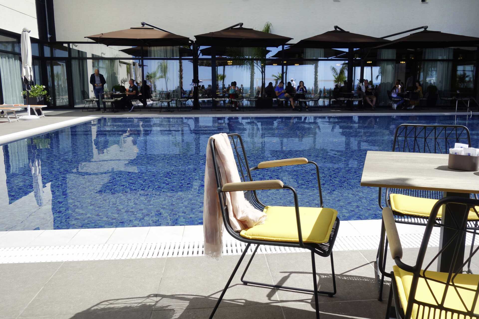 Poolområdet på Royal G på Durres riviera, Albanien.