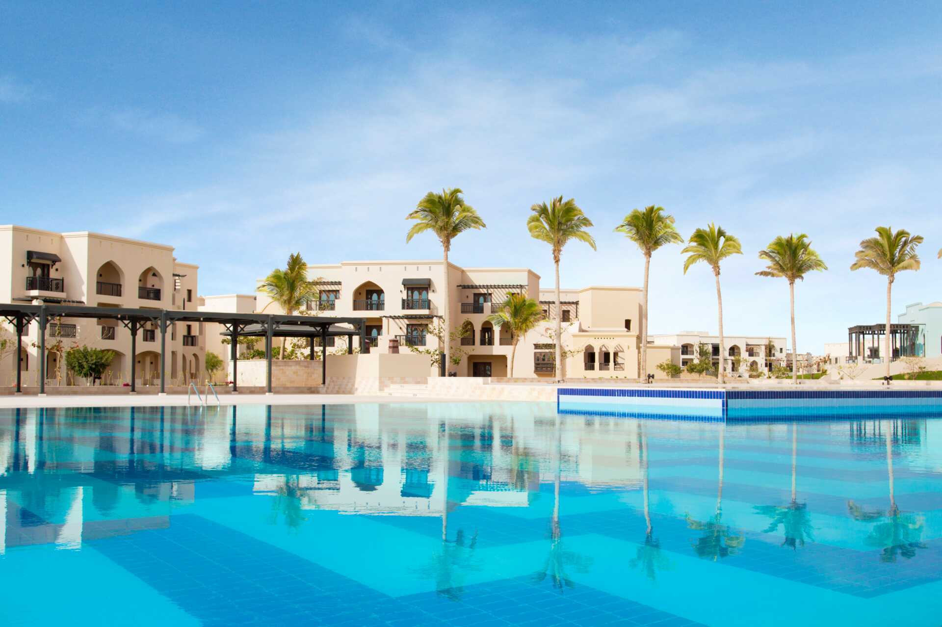 Poolområde på Salalah Rotana Resort i Salalah, Oman.
