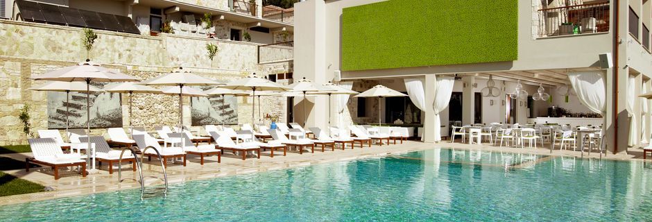 Poolen på Salvator Hotel Villas & Spa i Parga, Grekland.