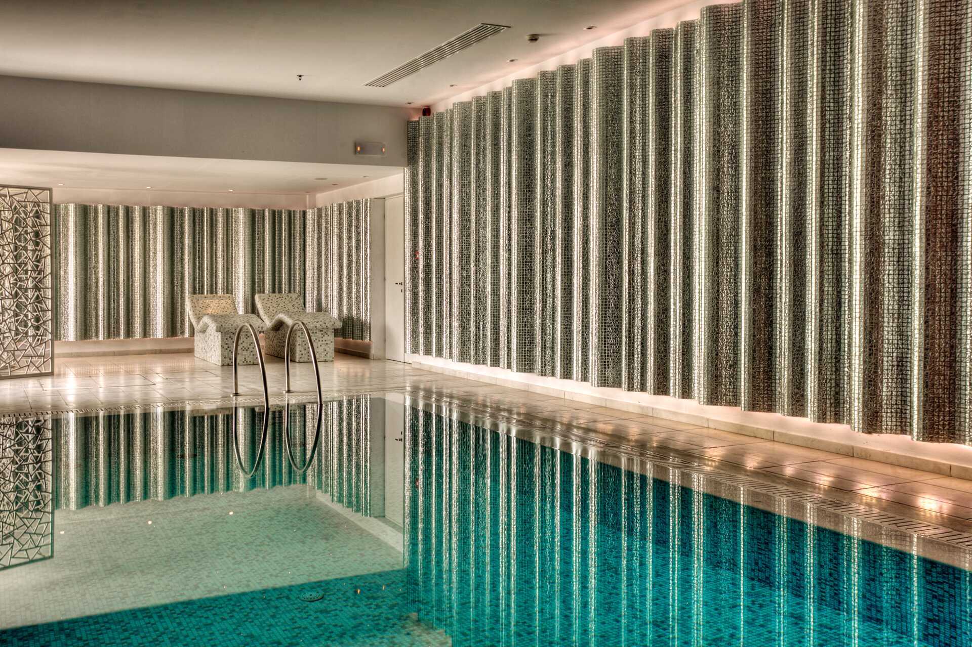 Inomhuspool på Salvator Hotel Villas & Spa i Parga, Grekland.