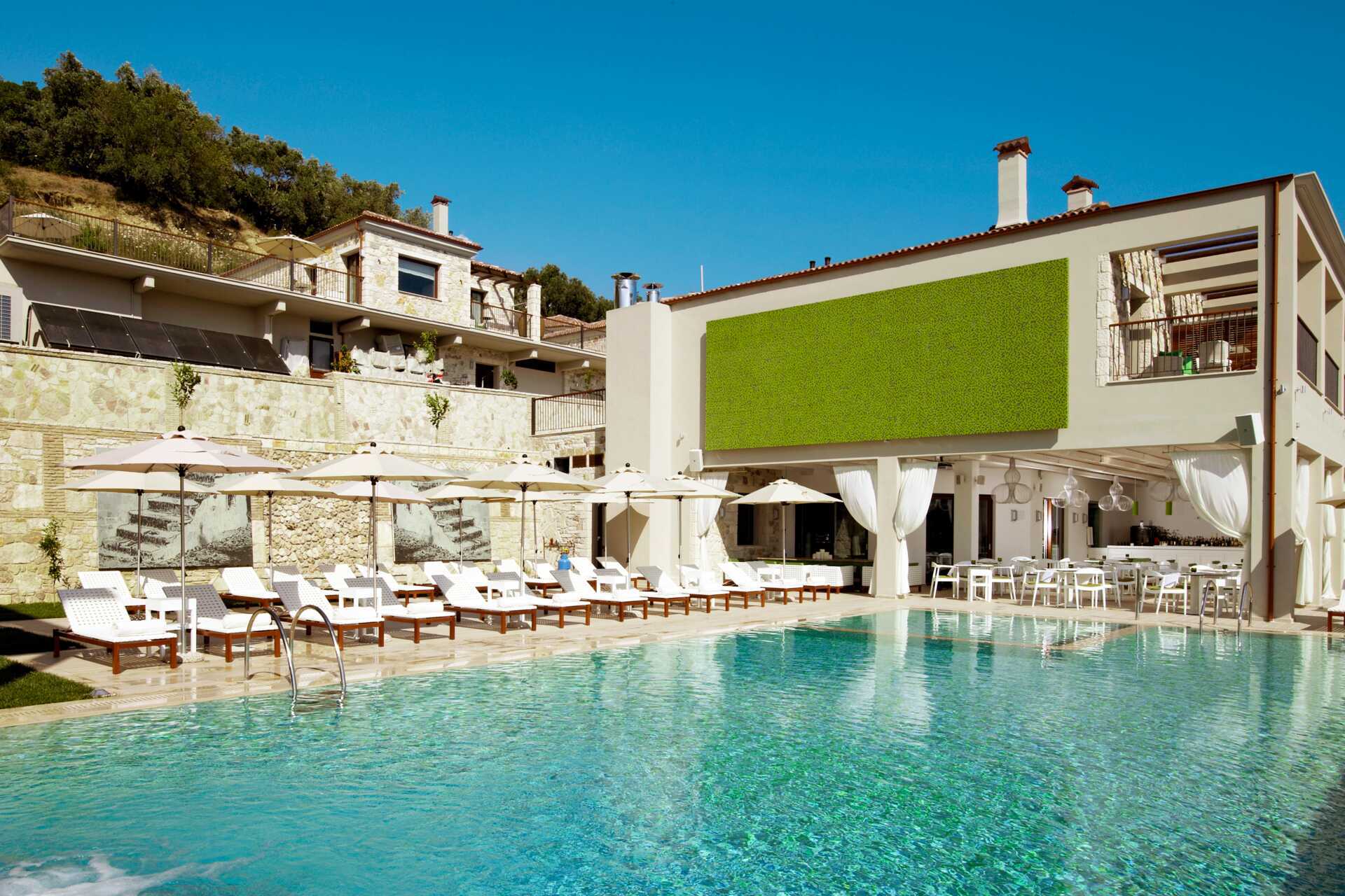 Poolen på Salvator Hotel Villas & Spa i Parga, Grekland.