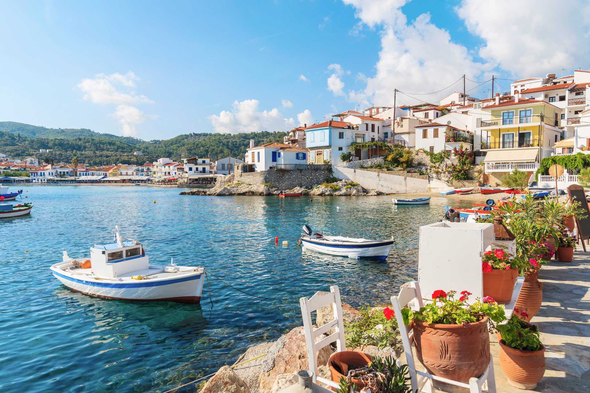 Den charmiga hamnen i Kokkari på Samos.