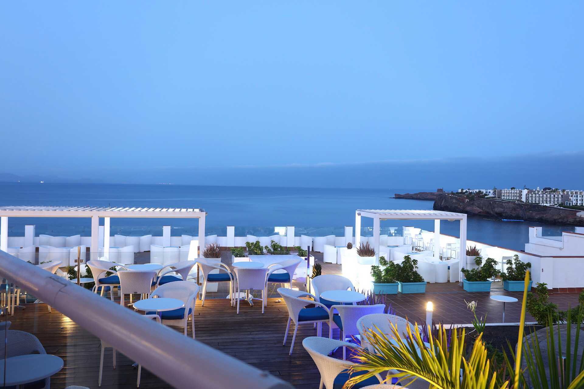 Chill out-lounge på Sandos Papagayo Beach Resort i Playa Blanca, Lanzarote.