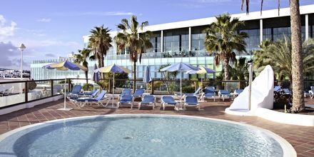 Pool på Sandos Papagayo Beach Resort i Playa Blanca, Lanzarote.