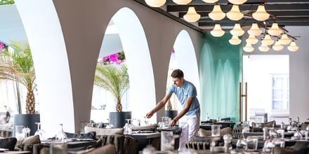 Restaurang på Santorini Kastelli Resort på Santorini, Grekland.